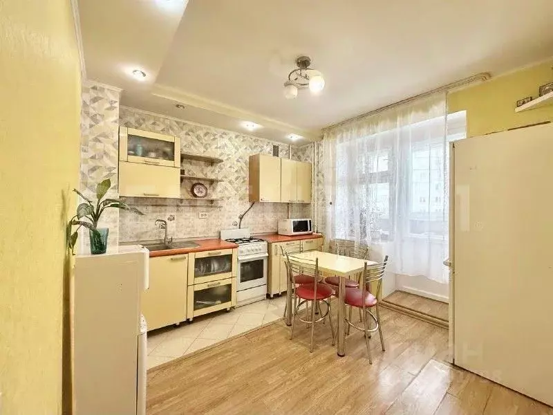 3-к кв. Чувашия, Чебоксары Пролетарская ул., 25 (81.2 м) - Фото 1