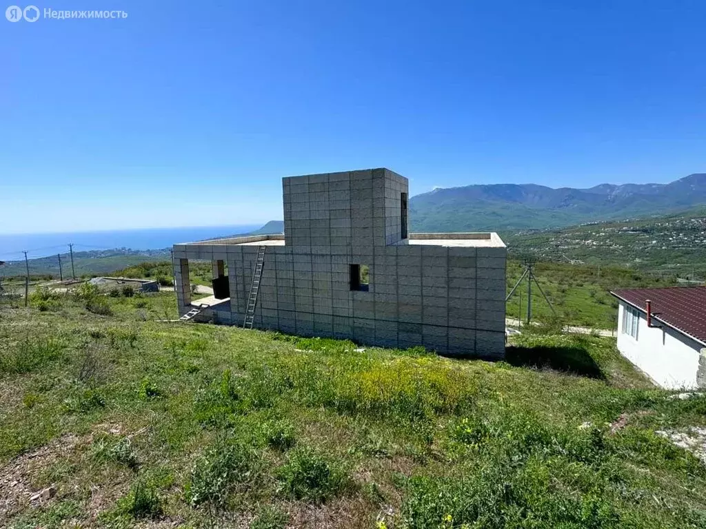 Дом в село Лучистое, микрорайон Персиковый (276 м) - Фото 1
