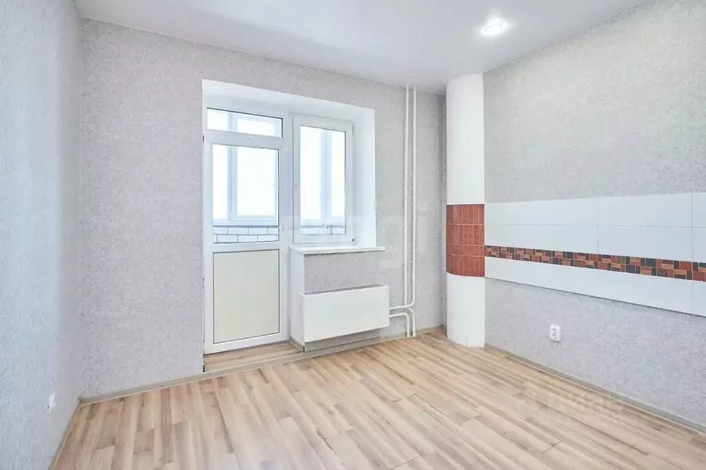 1-к кв. Тюменская область, Тюмень ул. 50 лет ВЛКСМ, 13 (43.0 м) - Фото 1