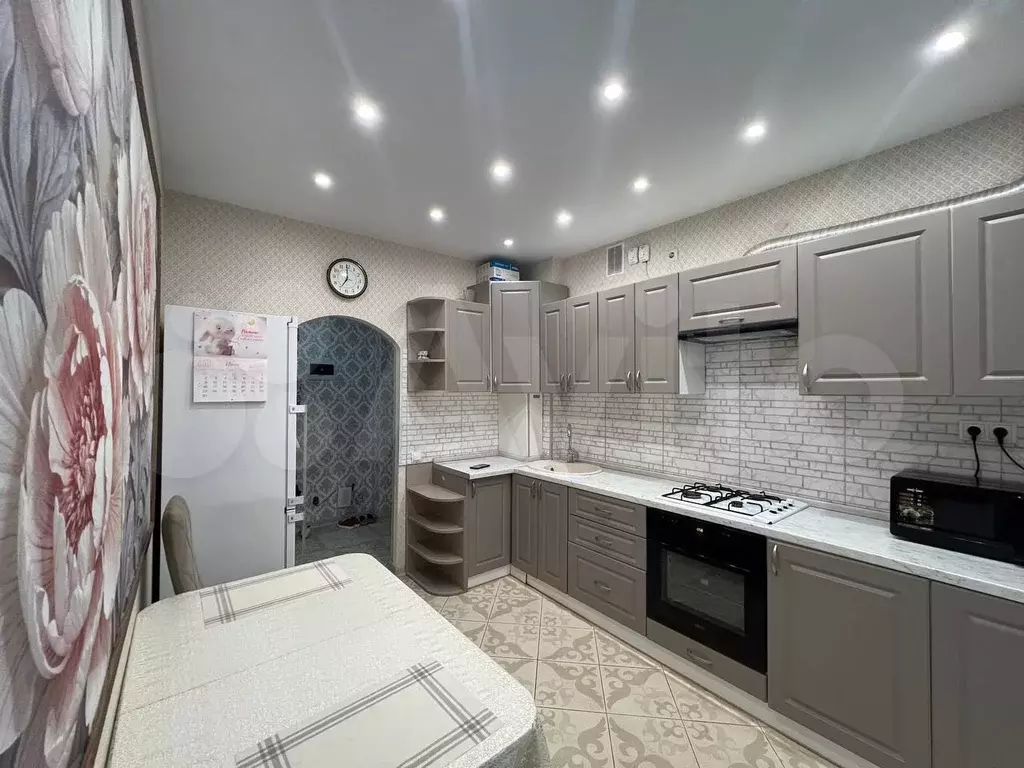 2-к. квартира, 60 м, 2/9 эт. - Фото 1