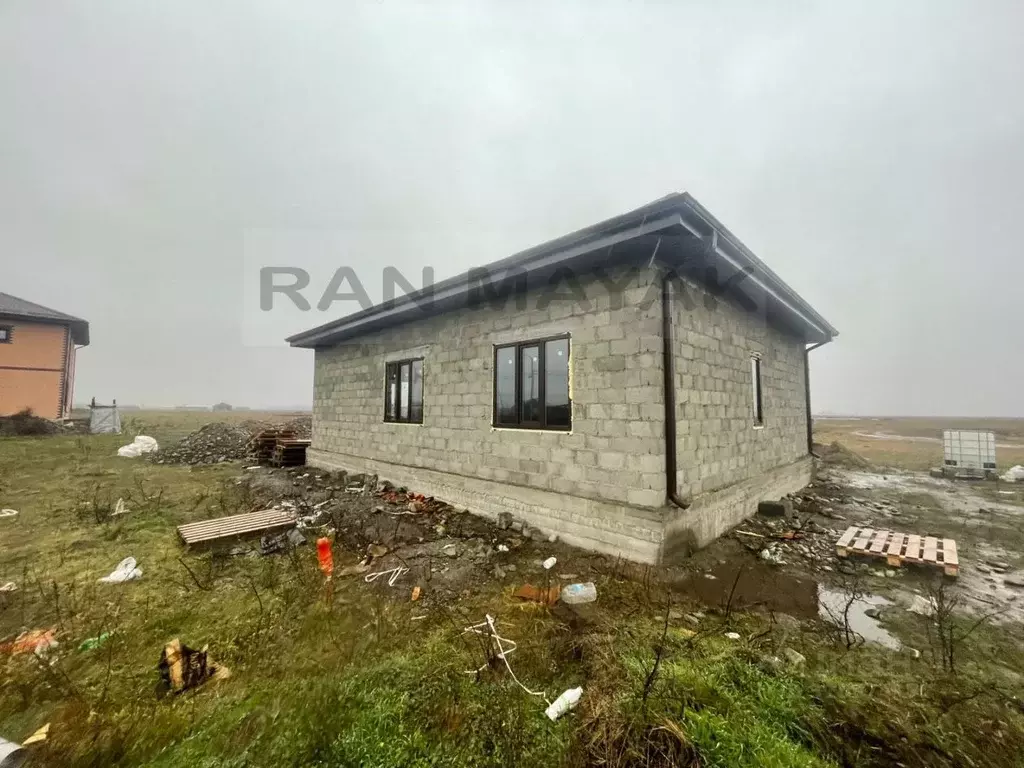 Дом в Адыгея, Майкоп ул. Маршала Василевского (100 м) - Фото 1