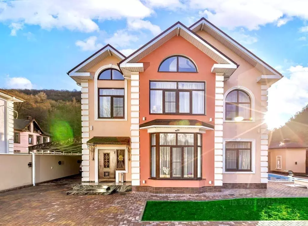 Дом в Краснодарский край, Сочи Сириус пгт, ул. Хуторская (300 м) - Фото 0