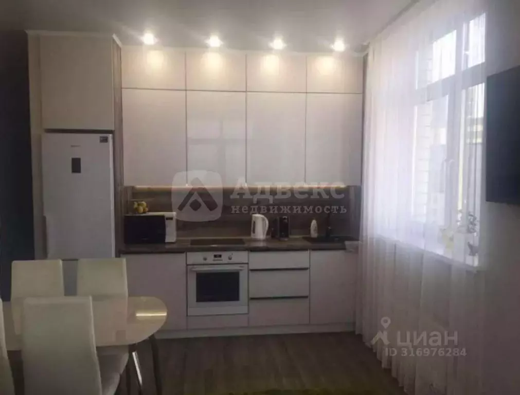 2-к кв. Тюменская область, Тюмень ул. Ю.-Р.Г. Эрвье, 38 (50.0 м) - Фото 1