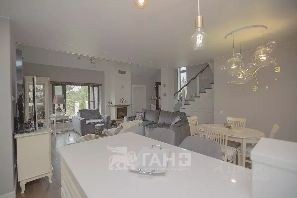 Дом в Ленинградская область, Выборгский район, пос. Первомайское, ... - Фото 1