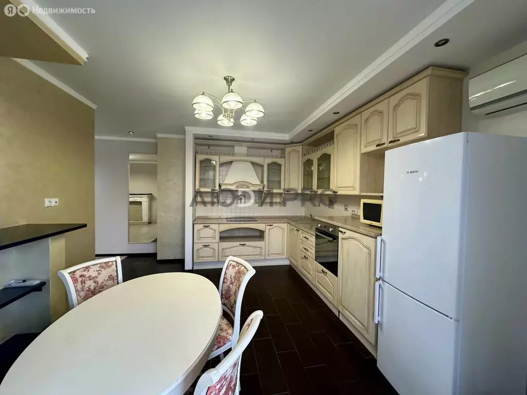 3-комнатная квартира: Саратов, улица имени Е.И. Пугачёва, 109 (84.5 м) - Фото 2