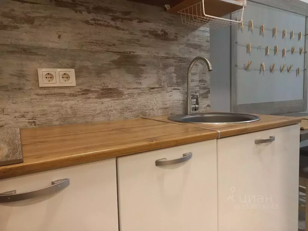 Студия Ханты-Мансийский АО, Сургут ул. Мелик-Карамова, 74 (20.0 м) - Фото 1