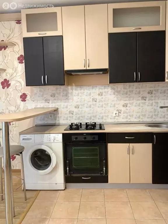 2-комнатная квартира: Омск, улица Малиновского, 18к1 (55 м) - Фото 1