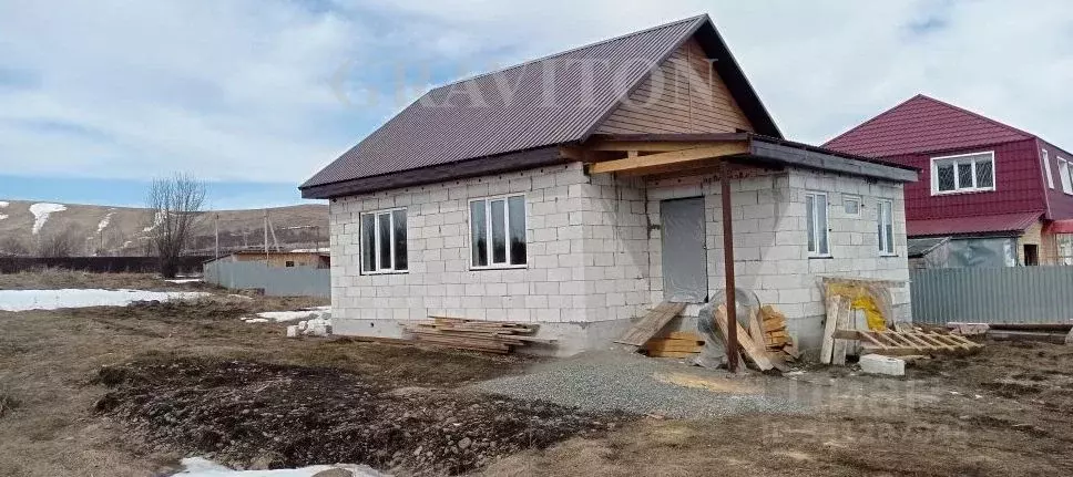 Дом в Алтай, Майминский район, с. Подгорное пер. Ягодный (64 м) - Фото 1