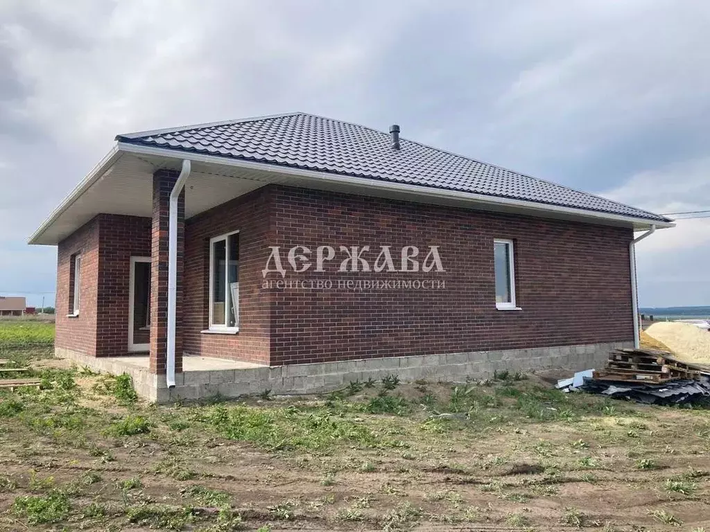 Дом в Белгородская область, Старооскольский городской округ, с. ... - Фото 1