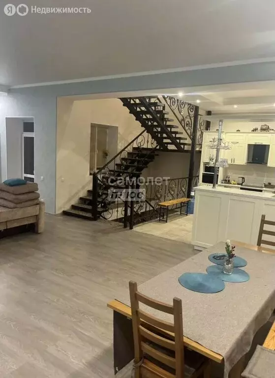 Дом в Омск, 33-я Северная улица, 6 (259.5 м) - Фото 0