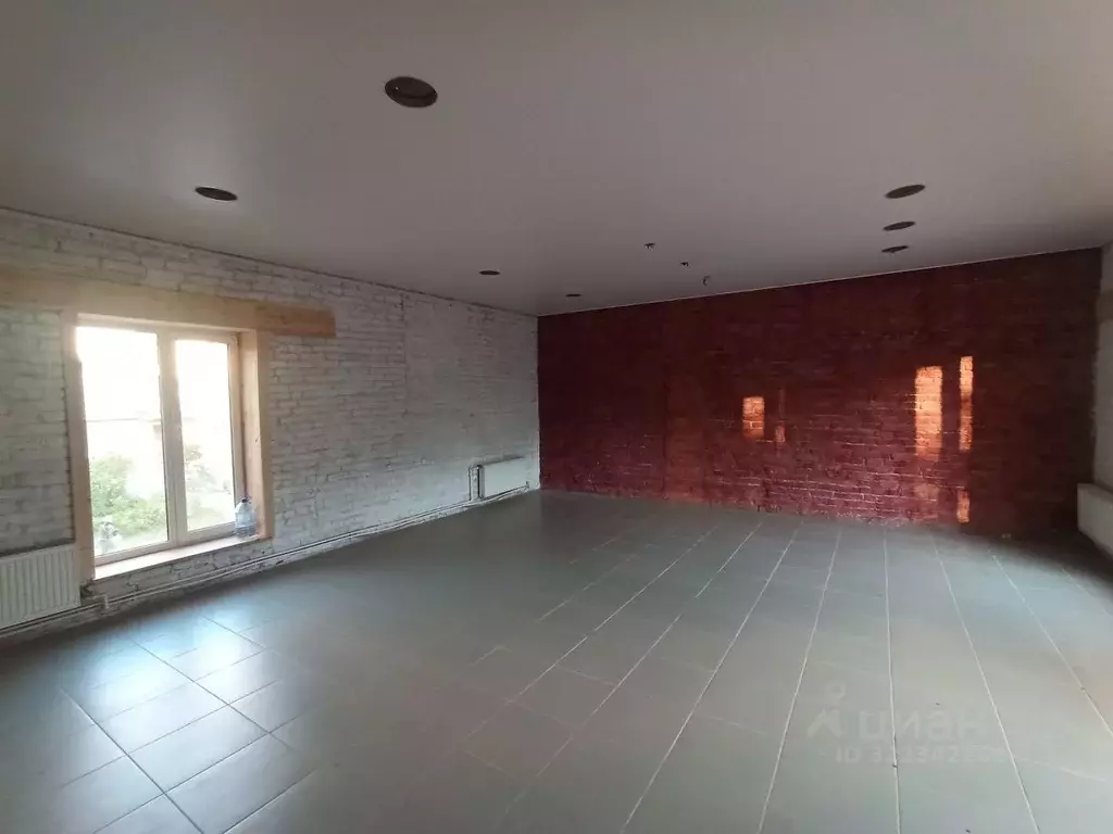 Помещение свободного назначения в Ленинградская область, Гатчина ул. ... - Фото 1