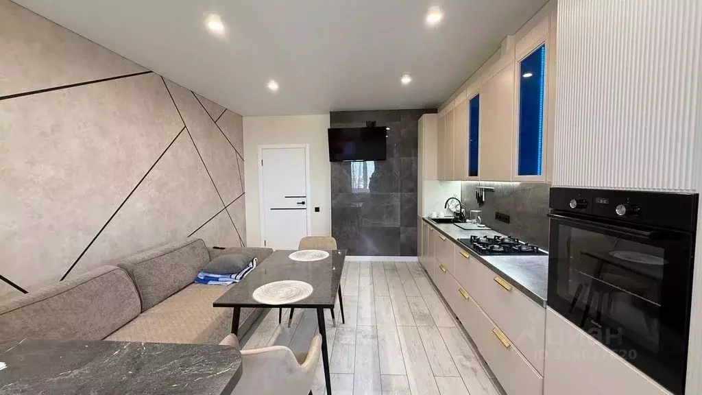 2-к кв. Крым, Симферопольский район, с. Мирное ул. Щедрая, 1 (72.0 м) - Фото 1