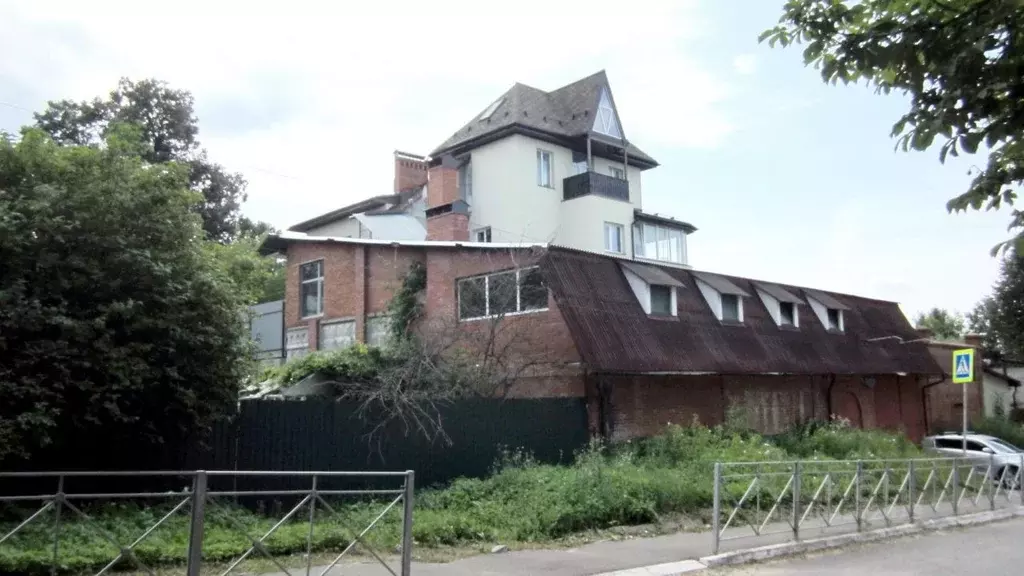 Дом в Калужская область, Таруса ул. Луначарского, 7 (210 м) - Фото 0