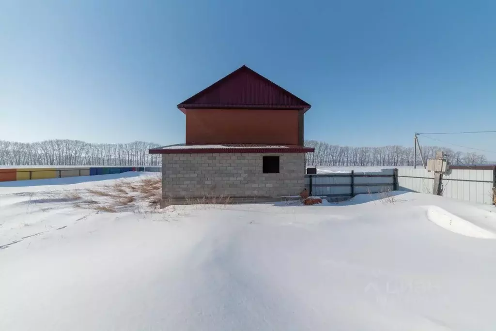 Дом в Башкортостан, Стерлитамакский район, Айгулевский сельсовет, с. ... - Фото 1