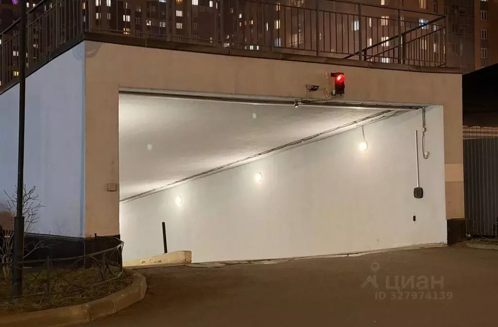 Гараж в Санкт-Петербург Яхтенная ул., 28 (13 м) - Фото 1