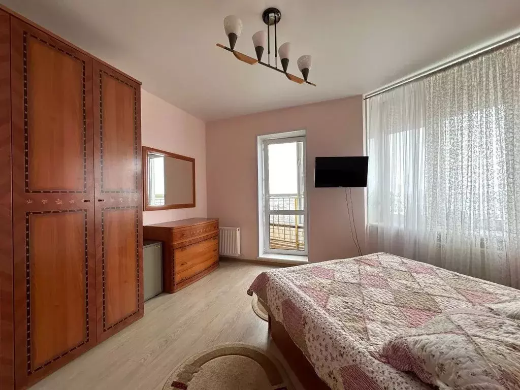 3-к кв. Чувашия, Чебоксары ул. Калинина, 89 (90.0 м) - Фото 1
