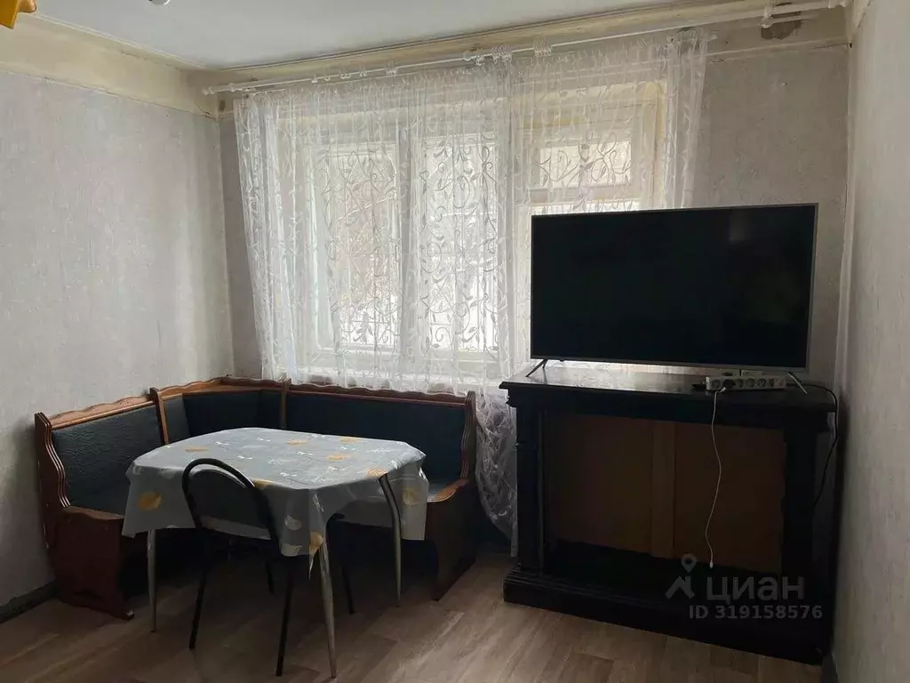 2-к кв. Смоленская область, Смоленск ул. Матросова, 20 (37.9 м) - Фото 1