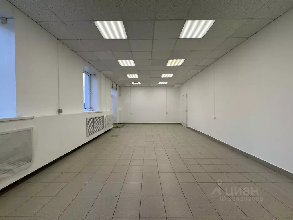 Помещение свободного назначения в Кировская область, Киров Октябрьский ... - Фото 1