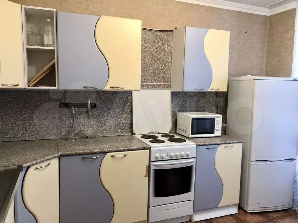 2-к. квартира, 70 м, 2/9 эт. - Фото 1