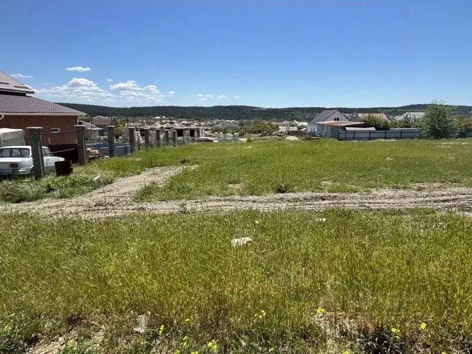 Участок в Крым, Симферопольский район, Трудовское с/пос, с. ... - Фото 1