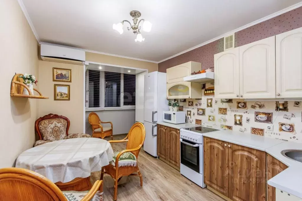 1-к кв. Тюменская область, Тюмень Амурская ул., 2 (41.5 м) - Фото 1