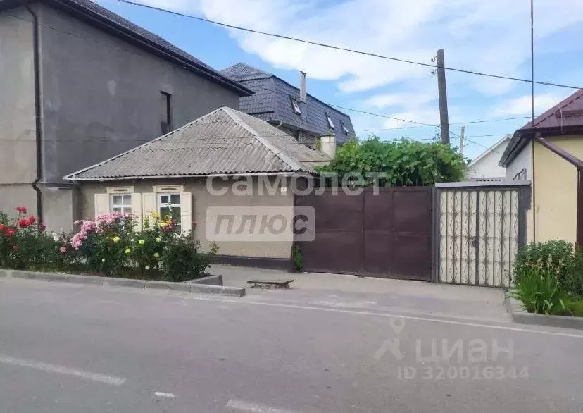 Дом в Кабардино-Балкария, Нальчик Коммунистическая ул., 8 (51 м) - Фото 1