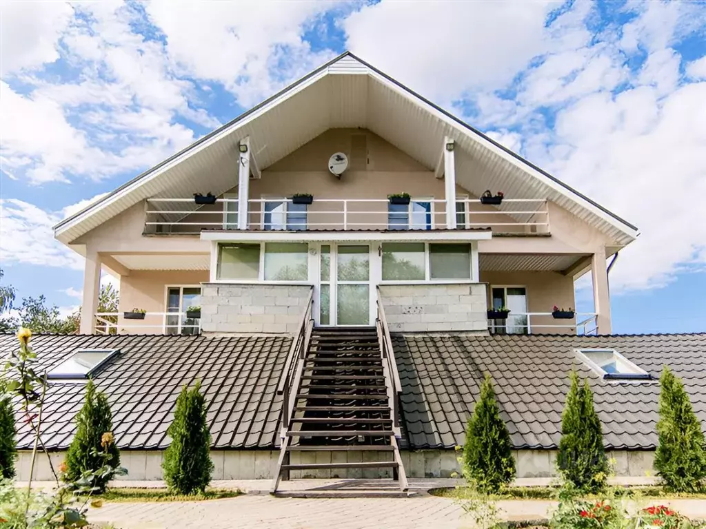 Дом в Санкт-Петербург пос. Белоостров, ул. Лобачика (800 м) - Фото 1