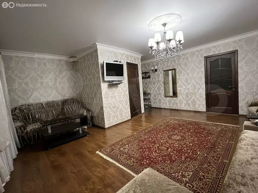 2-комнатная квартира: Махачкала, улица Азиза Алиева, 9 (60 м) - Фото 0