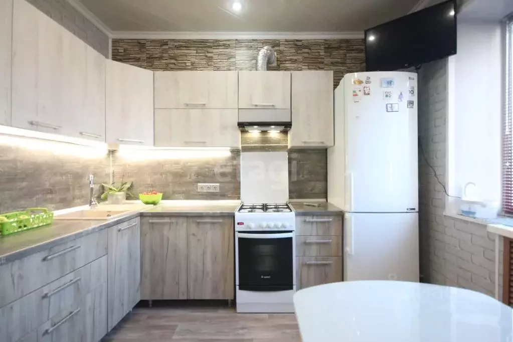 3-к кв. Ямало-Ненецкий АО, Новый Уренгой Юбилейная ул., 1А (69.9 м) - Фото 1