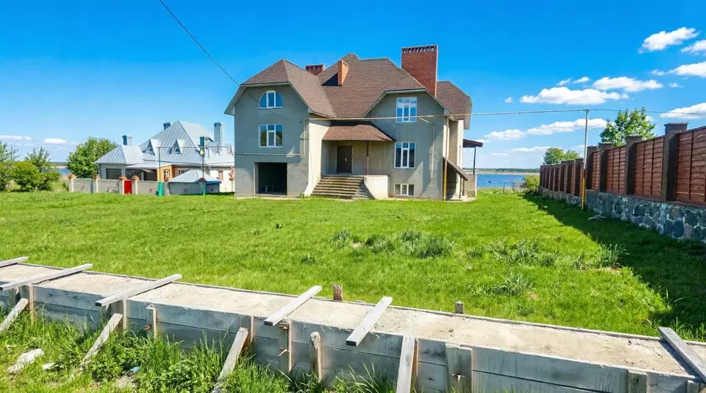 Коттедж в Саратовская область, с. Усть-Курдюм ул. Крайняя (470 м) - Фото 1