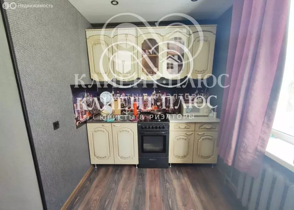 2-комнатная квартира: Корсаков, Морская улица, 8 (43 м) - Фото 0