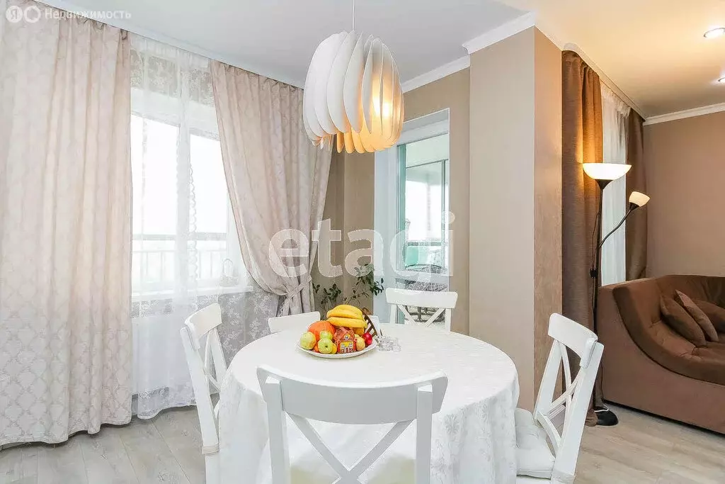3-комнатная квартира: Тюмень, улица Федюнинского, 64 (110 м) - Фото 1