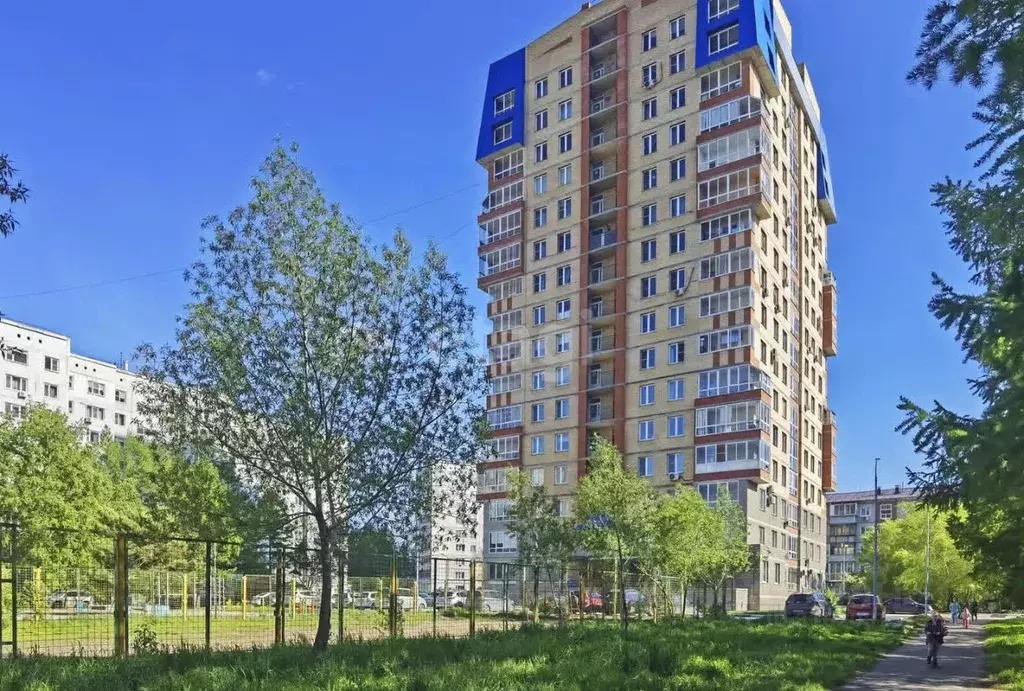3-к кв. Омская область, Омск ул. Лукашевича, 12А (71.0 м) - Фото 0