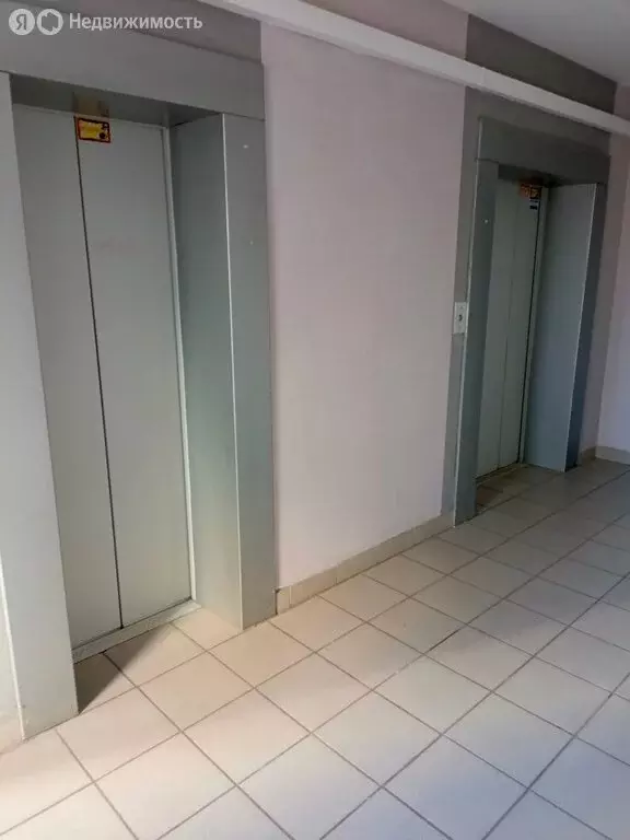 1-комнатная квартира: Жилина, улица Генерала Лаврова, 16 (37 м) - Фото 0