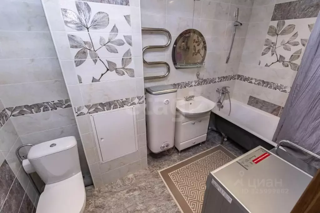 2-к кв. Тюменская область, Тюмень Холодильная ул., 15 (64.1 м) - Фото 1