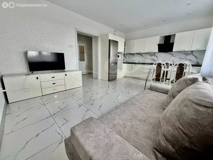 1-комнатная квартира: Тюмень, улица Мельникайте, 2к11 (50 м) - Фото 1