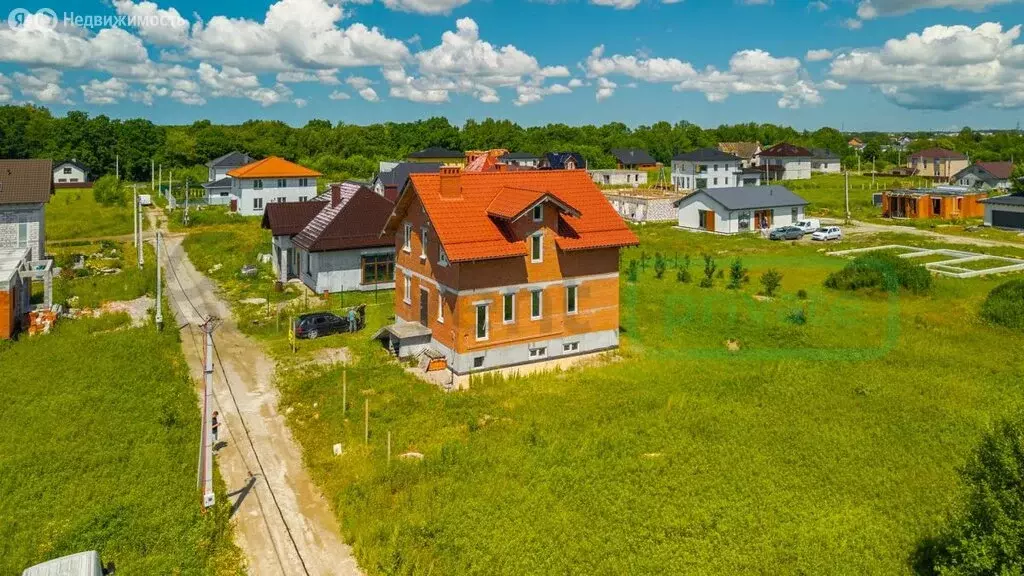 Дом в Заозерье, Яблочная улица (273 м) - Фото 1