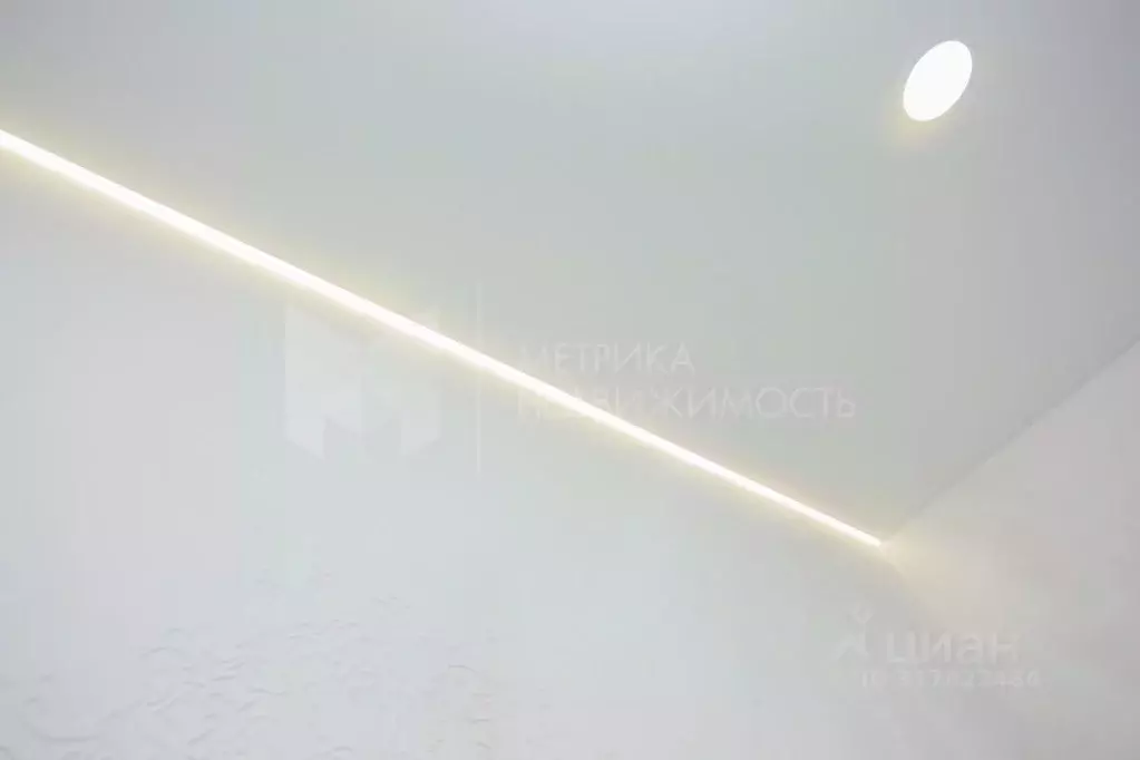 1-к кв. Тюменская область, Тюмень ул. Новоселов, 107 (37.4 м) - Фото 0