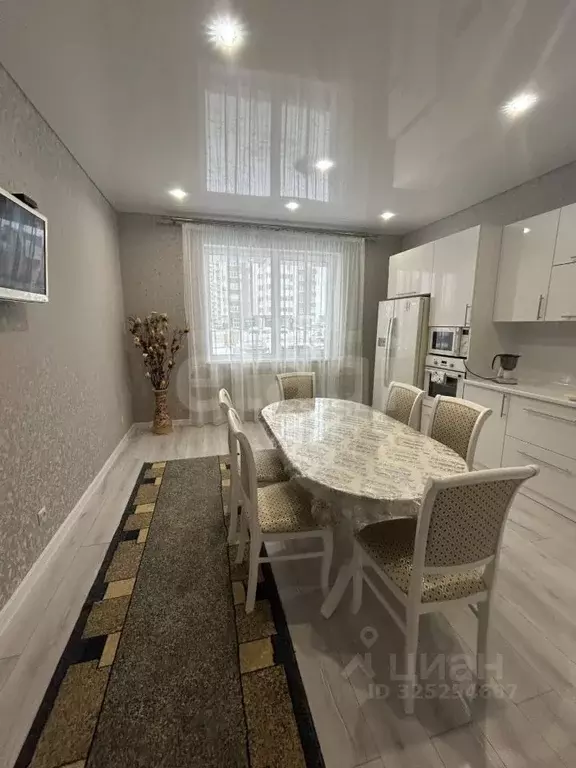 2-к кв. Тюменская область, Тюмень ул. Фармана Салманова, 12 (82.1 м) - Фото 2