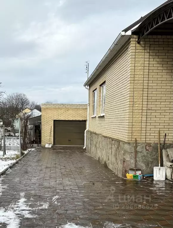 Дом в Ставропольский край, Михайловск Шпаковский район, пл. Ленина ... - Фото 1