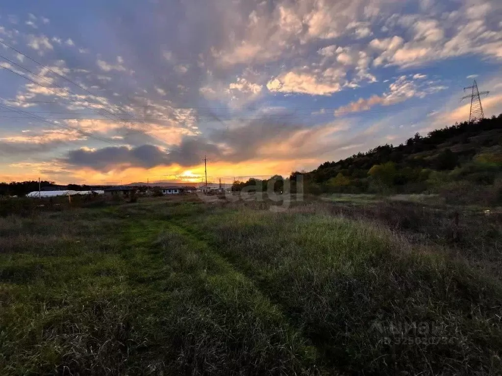 Участок в Крым, Симферопольский район, Добровское с/пос, с. Заречное ... - Фото 2