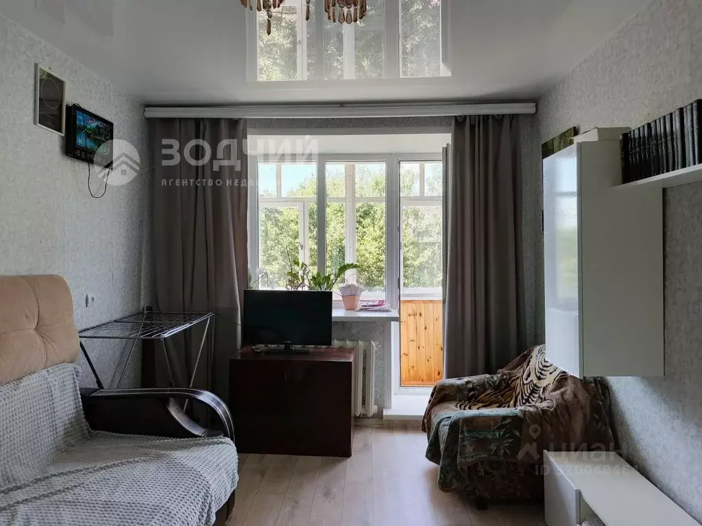 2-к кв. Чувашия, Шумерля Октябрьская ул., 16к2 (45.0 м) - Фото 0