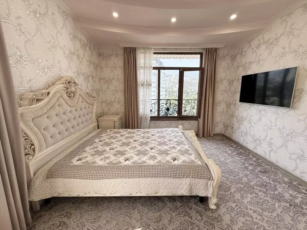 2-к кв. Крым, Ялта ул. Володарского, 3 (75.0 м) - Фото 1