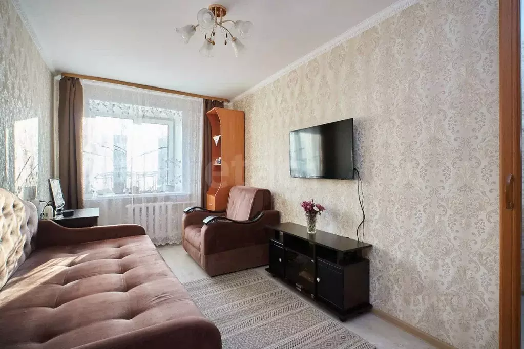 2-к кв. Тюменская область, Тюмень Карская ул., 21 (43.0 м) - Фото 0