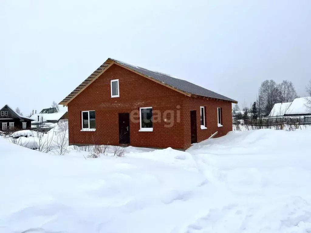 дом в коми, сыктывкар городской округ, краснозатонский пгт ул. . - Фото 1