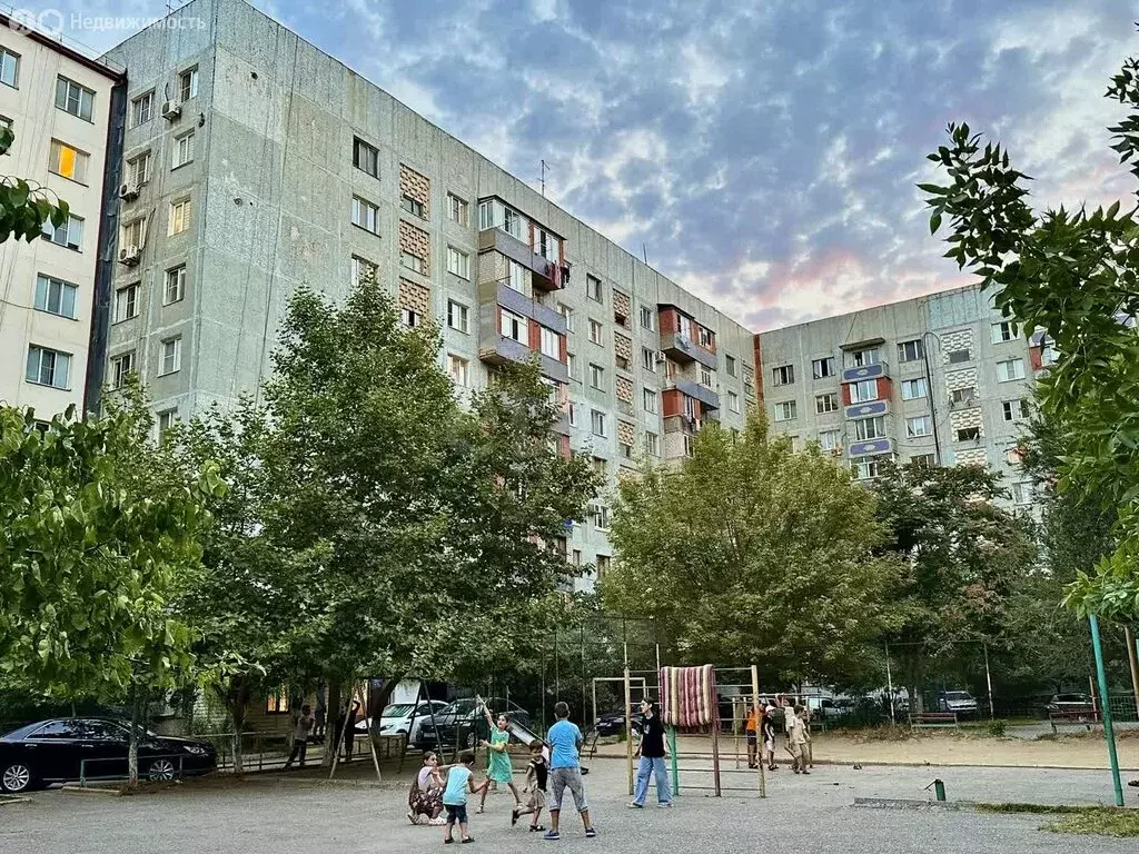 3-комнатная квартира: Махачкала, проспект Насрутдинова, 22Ж (74 м) - Фото 1