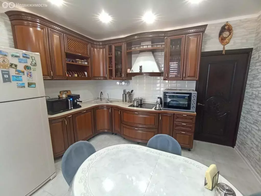 2-комнатная квартира: Астрахань, улица Ахшарумова, 27А (69 м) - Фото 1