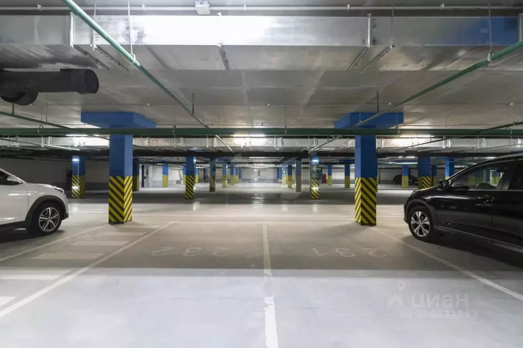 Гараж в Тюменская область, Тюмень ул. Федюнинского, 60с1 (15 м) - Фото 0
