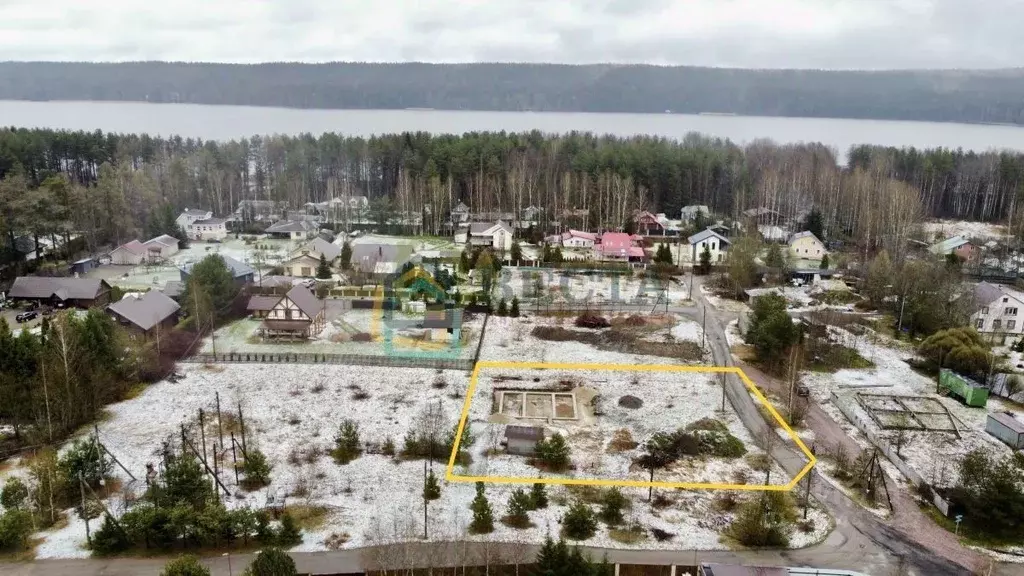 Участок в Ленинградская область, Выборгский район, Рощинское городское ... - Фото 1