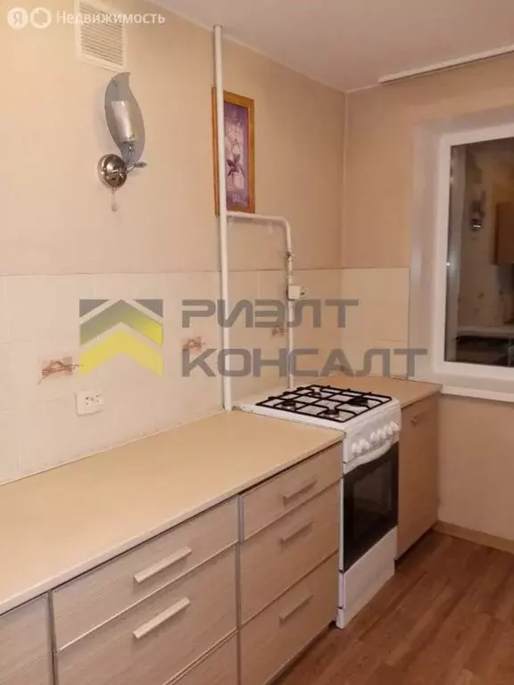 3-комнатная квартира: Омск, улица Кирова, 24 (64 м) - Фото 1